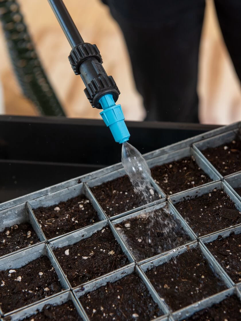 Sprayer Tank With Coil Hose Wand - Image 4