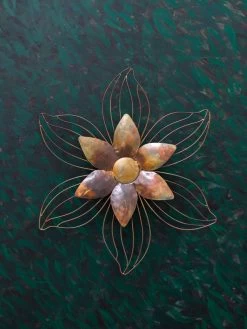 Open Petal Flower Wall Décor